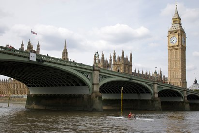 Race passes Westminster Palace
