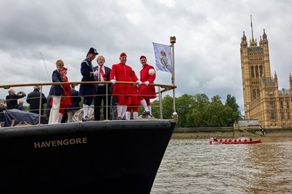 Bargemaster and Doggetts men on the Havengore